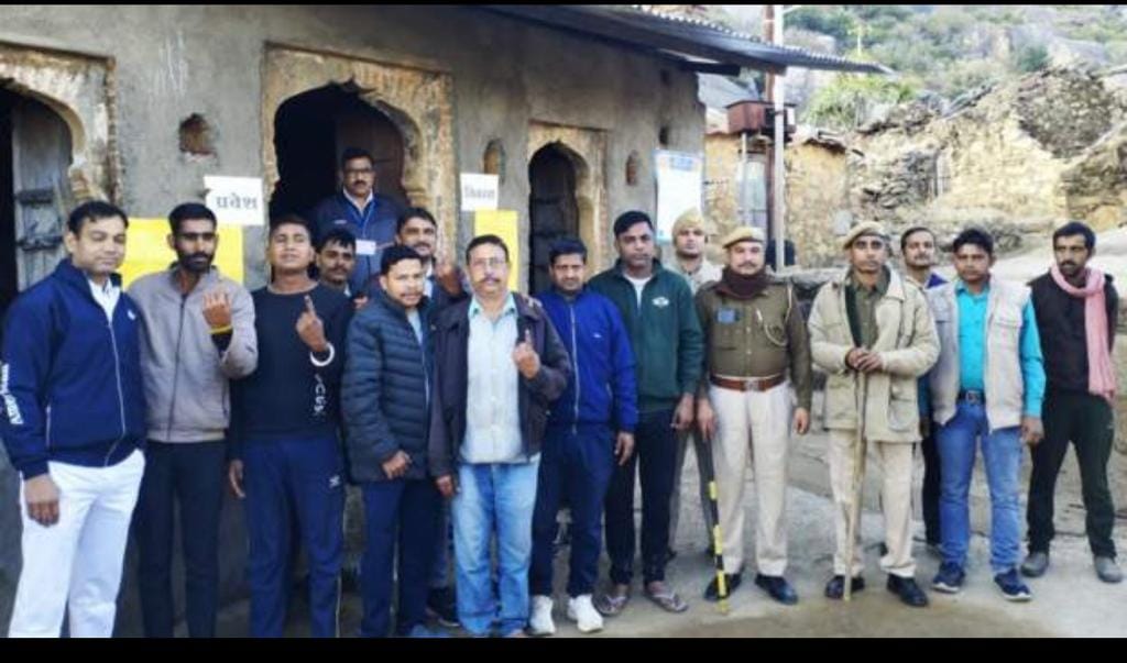 Rajasthan Polling workers reached highest polling station in Sirohi after traveling 16 km on foot