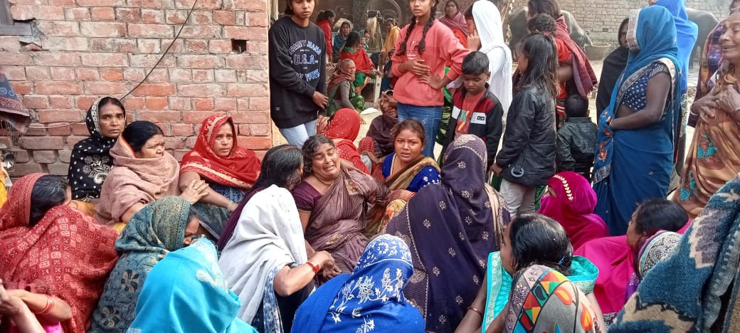 Wife hanged herself, a day later husband committed suicide by jumping in front of the train