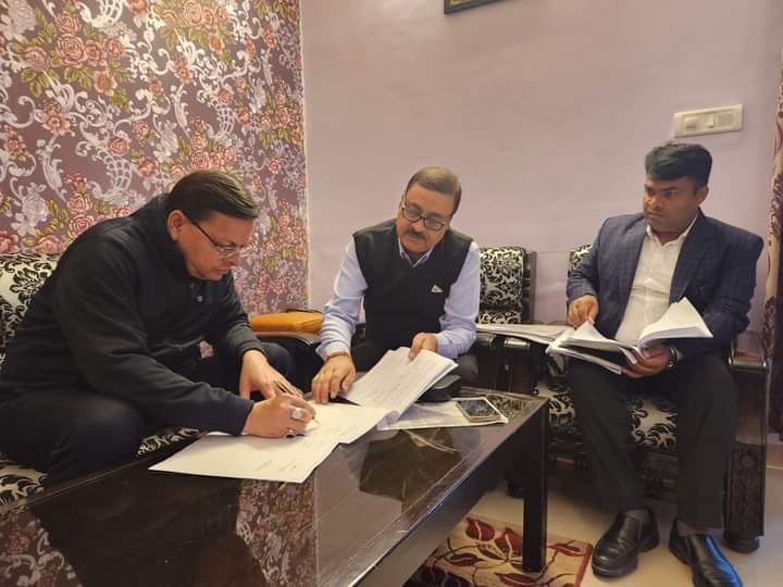 Uttarkashi Tunnel Collapse Rescue CM Dhami disposed of files in Matli Camp office