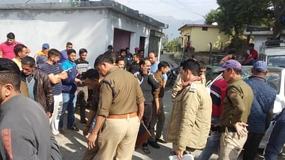 Dispute over land Haryana resident opens fire on two locals one dead Crime Vikasnagar Dehradun news in hindi