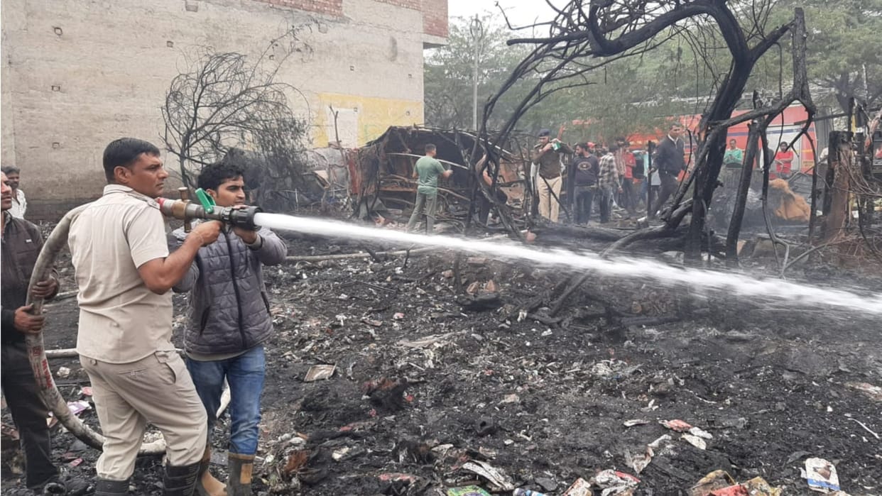 Hisar: Fire breaks out in scrap warehouse in Vikas Nagar, 5 huts burnt