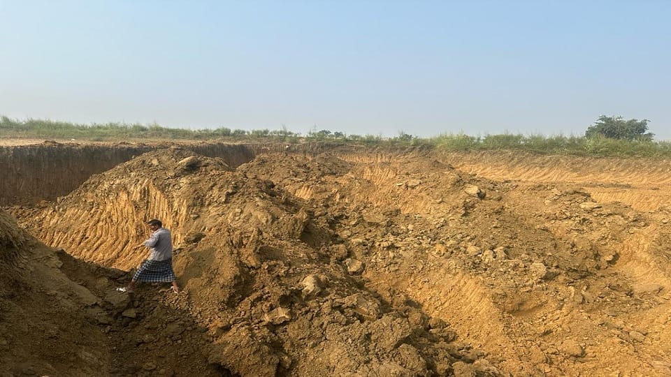 Major action by administration on illegal soil excavation in Mungeli