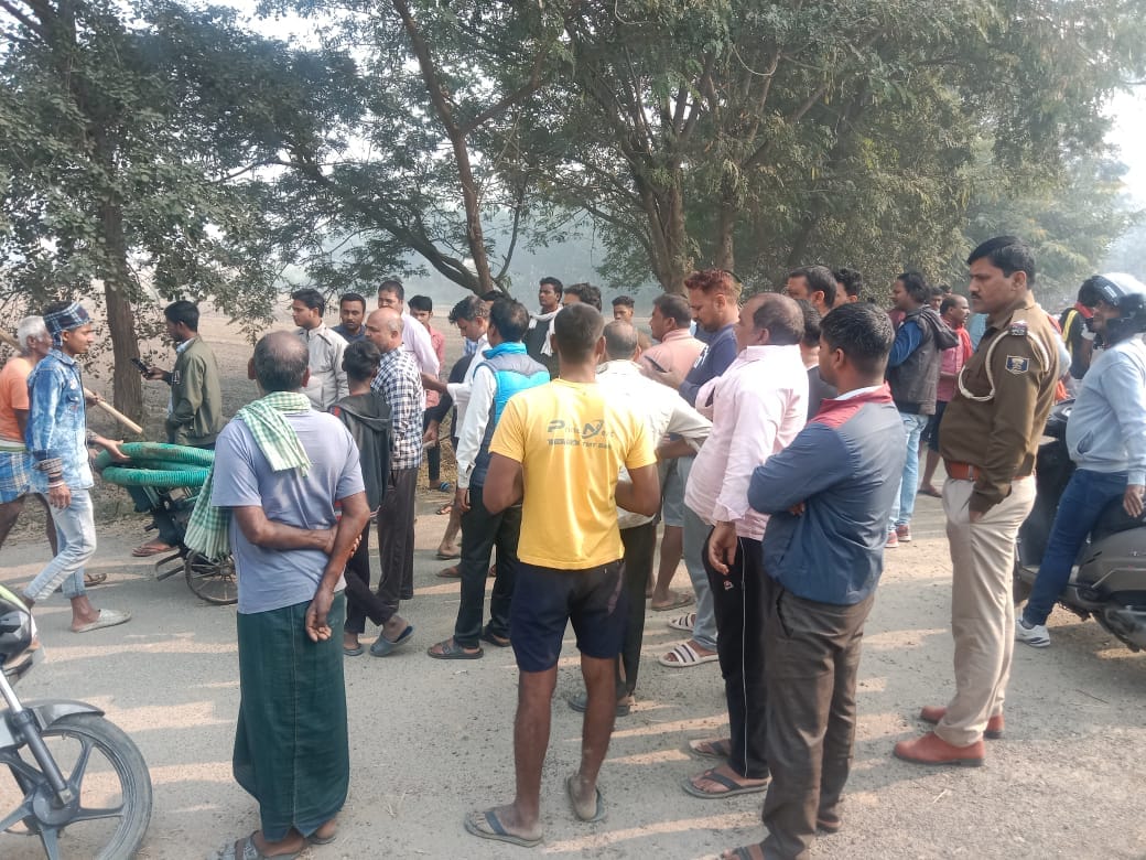 Firing in broad daylight in Gopalganj, Mukhiya's son narrowly escaped, police searching for criminals