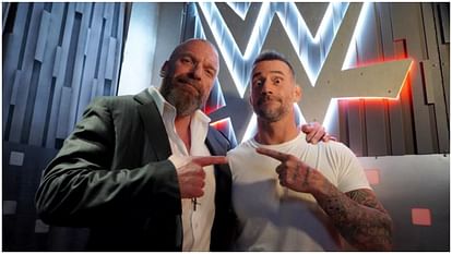 Video: नौ साल बाद WWE में लौटे सीएम पंक, सरवाइवर सीरीज में की वापसी, ट्रिपल एच ने इस तरह कराई खुफिया एंट्री CM Punk returns to WWE after nine years in Survivor Series, Triple H made secret entry plan; Watch Video