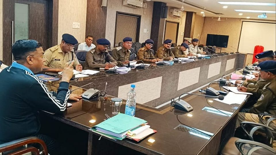 Janjgir Champa SP held a meeting with gazetted officers of the district