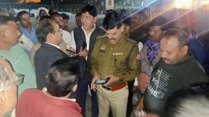 Farmers beat up GM of China Mill for ordering sugarcane from outside In Bareilly