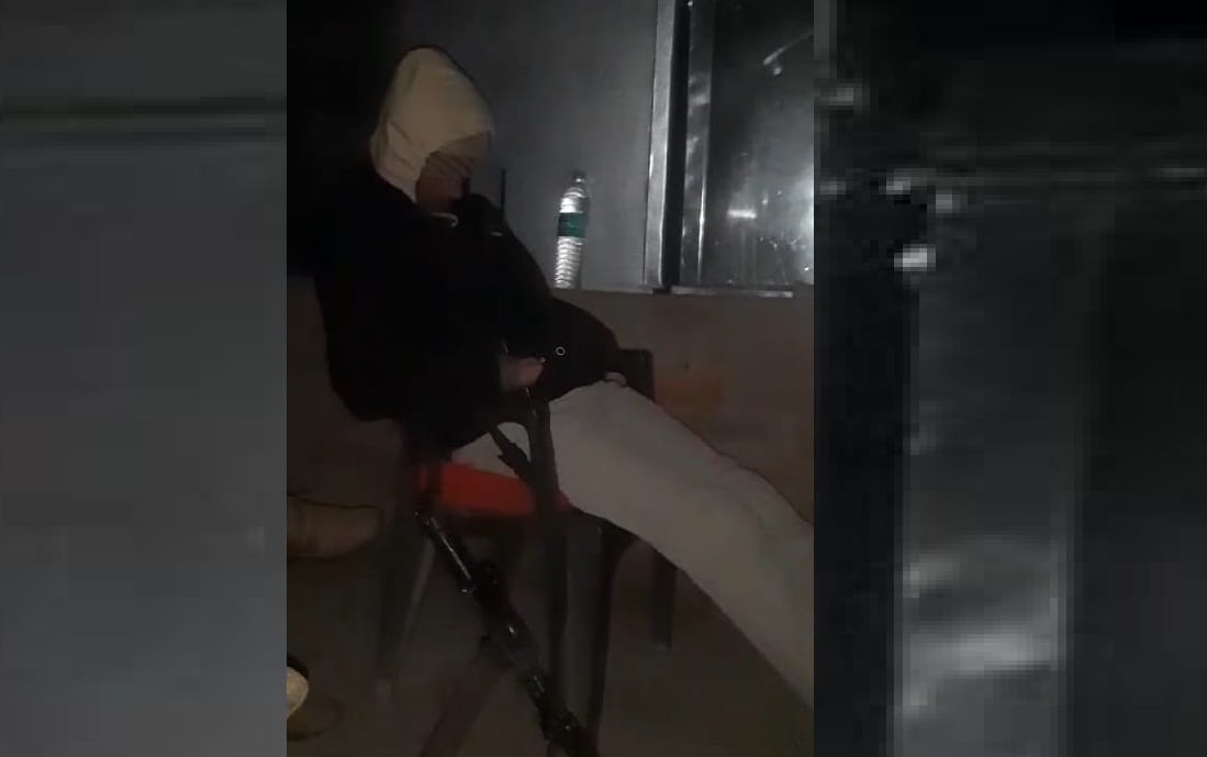 Video made of policemen sleeping with weapons in Kannauj, youth assaulted in police station