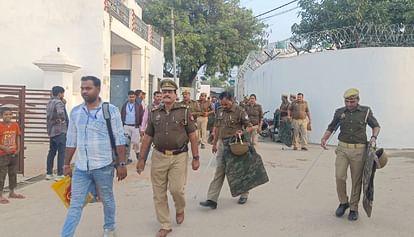 Bahraich : एनआरएचएम घोटाले के आरोपी पूर्व विधायक के बहराइच व पयागपुर स्थित आवास पर ताबड़तोड़ छापेमारी Raid in forrmer SP MLA house in Bahraich.