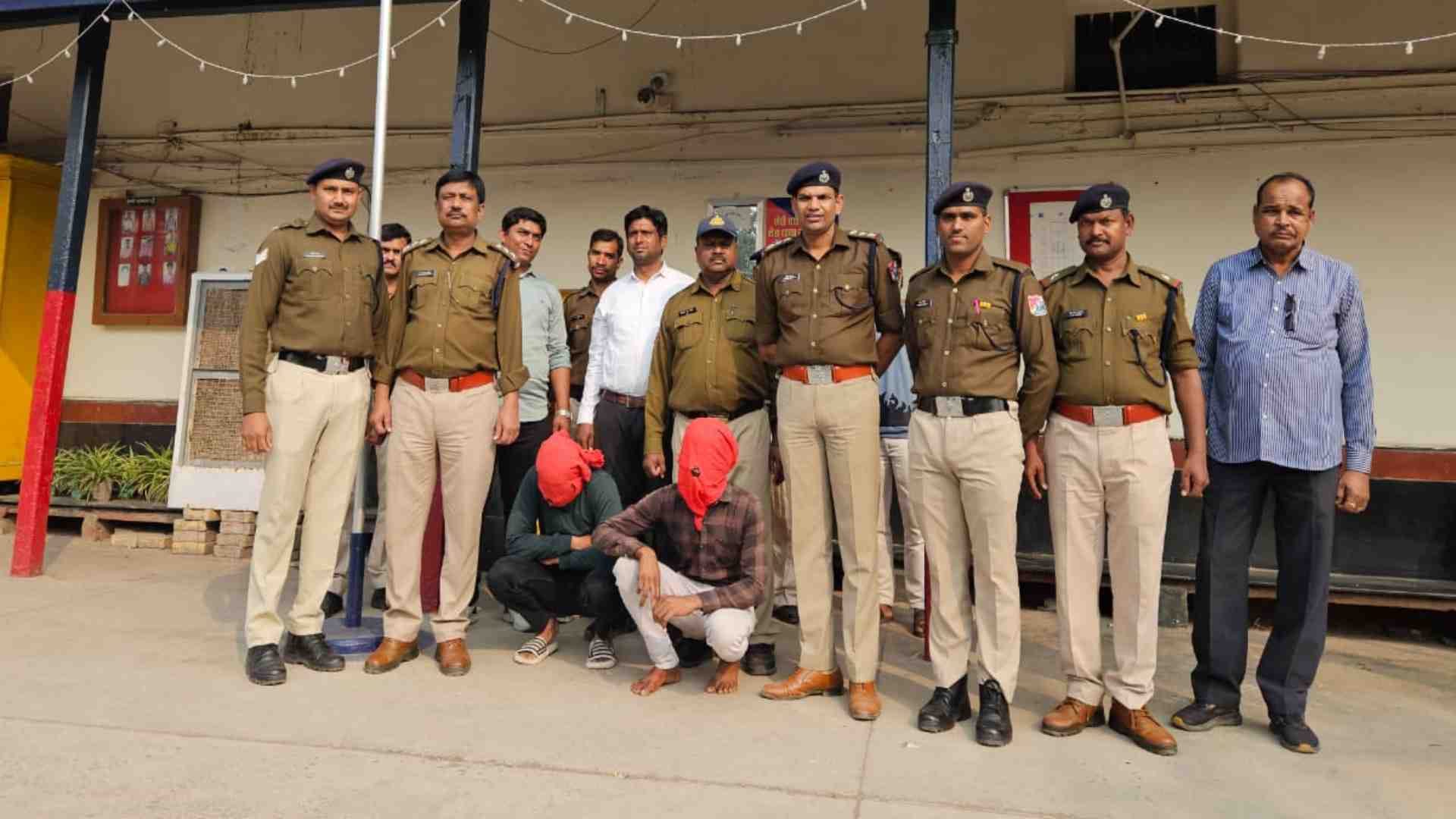 पुलिस की गिरफ्त में आरोपी