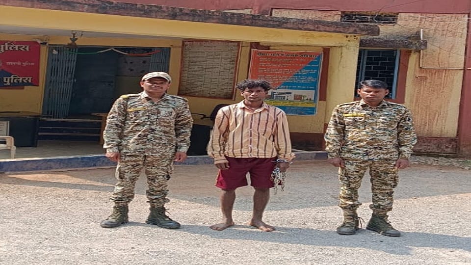 Son gets angry with father abuse beats father to death in Jagdalpur
