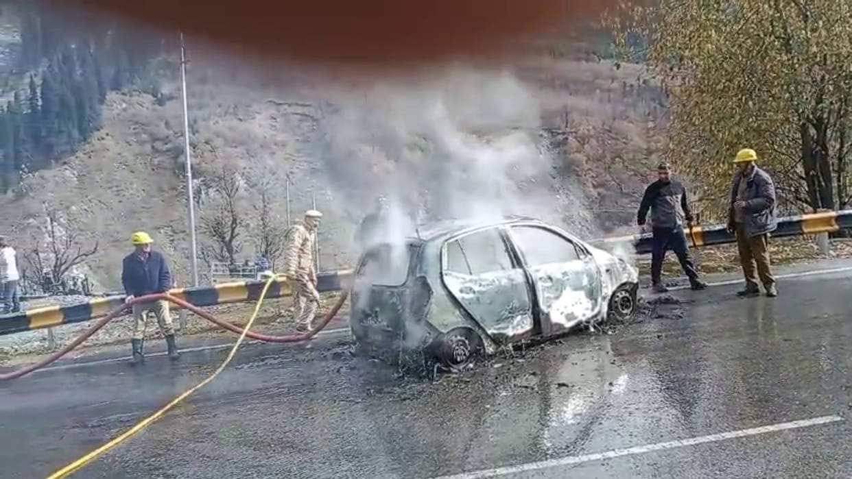 Running car catches fire in solangnala vehicle completely gutted in fire