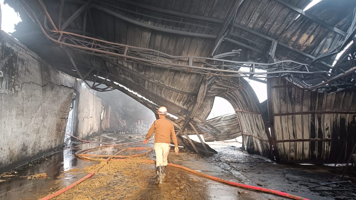 Saharanpur: Massive fire broke out in Adani Group's refined warehouse, loss worth crores