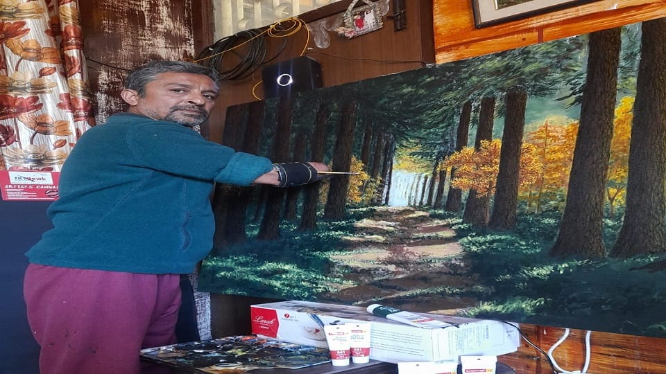 Sachindra from nainital started painting for livelihood after lost both his hands
