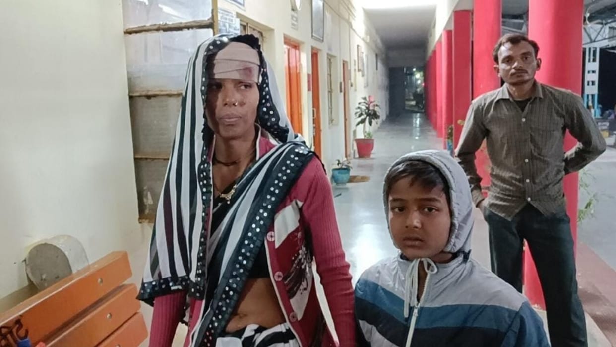 Stones pelted at Ishanagar railway station in Chhatarpur when train gates didn't open; Woman and child injured