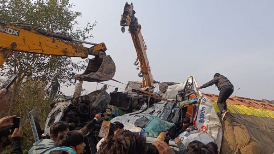 Truck collides with trucks parked in fog