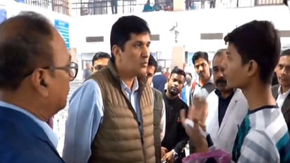Minister Saurabh Bhardwaj conducted surprise inspection at Dr Baba Saheb Ambedkar Hospital delhi