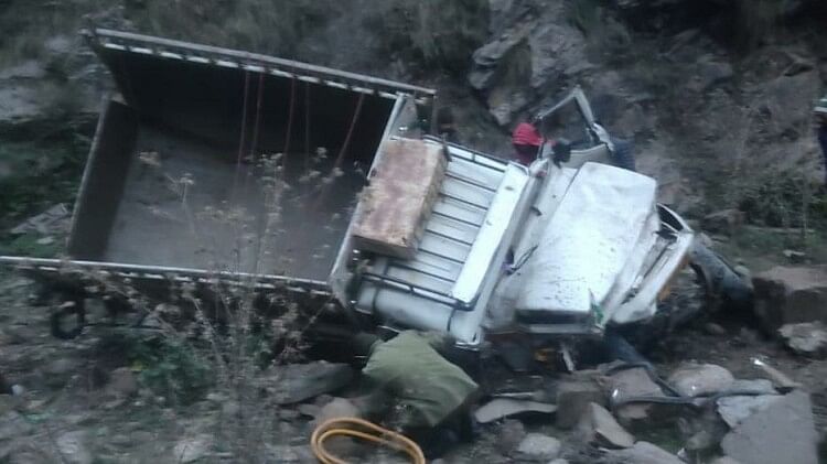 Doda Accident: Road accident in Gundana tehsil of Doda vehicle fell into a ditch two died