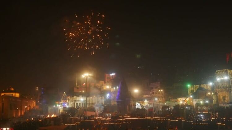 Dev Diwali: काशी में दिखा देवलोक का नजारा, सीएम योगी बोले- यह देश और दुनिया का स्पिरिचुअल इवेंट बन गया