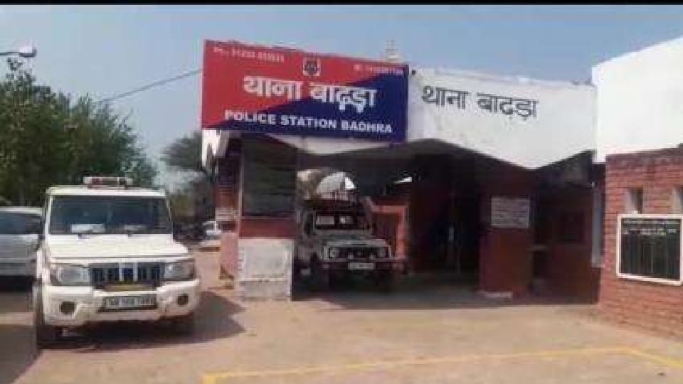 Dadri police action, 134 boxes of English liquor recovered from house