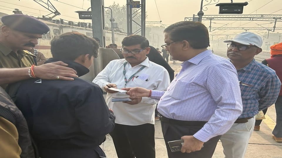 479 caught without ticket at Aligarh railway station