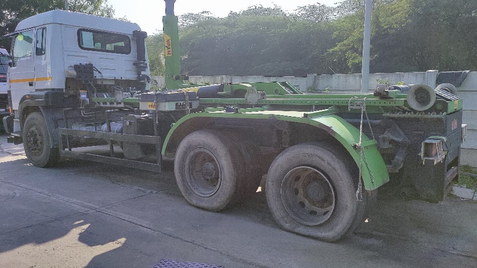 Tires of three garbage trucks burst, chandigarh corporation did not replace them