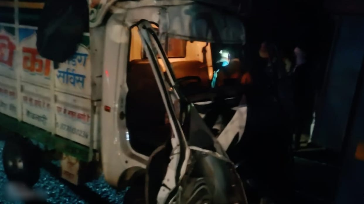Collision between loading vehicle and dumper on National Highway 44 in Sagar; One woman died, 15 injured
