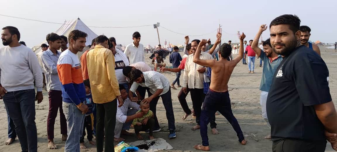 Ganga Snan: Fun-bathing and religious rituals at Ganga Ghats, Kartik Purnima fair in Pictures