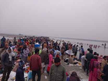 Ganga Snan 2023: 25 lakh devotees took a dip of faith in Kartik Purnima, chanted Har Har Gange