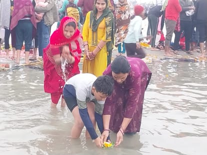 Ganga Snan 2023: 25 lakh devotees took a dip of faith in Kartik Purnima, chanted Har Har Gange