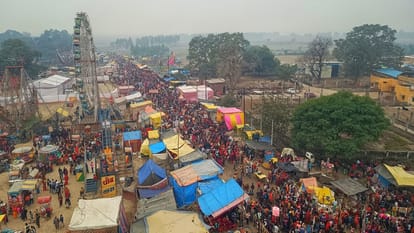 Lakhs of devotees took holy bath in Ganga and Ramganga on Kartik Purnima