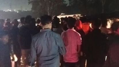 Korba: तेज रफ्तार कार का कहर, शराब के नशे में धुत पुलिसकर्मी ने लोगों को कुचला, ऑटो को मारी टक्कर Speeding car wreaks havoc drunken policeman crushes people in Korba