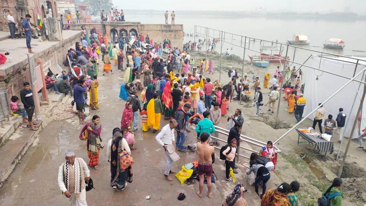 Kanpur Kartik Purnima, Devotees chanting Jai Ganga Maiya, took a dip, did shopping and also enjoyed delicious