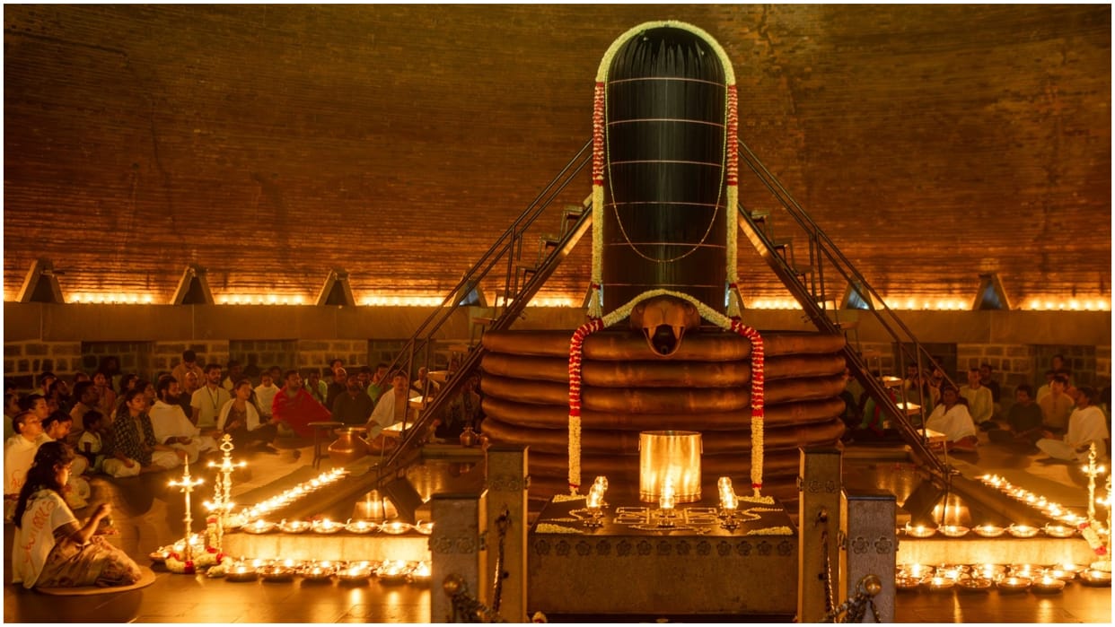On the occasion of Karthigai Deepam Isha Ashram was illuminated by the light of thousands of Deepams