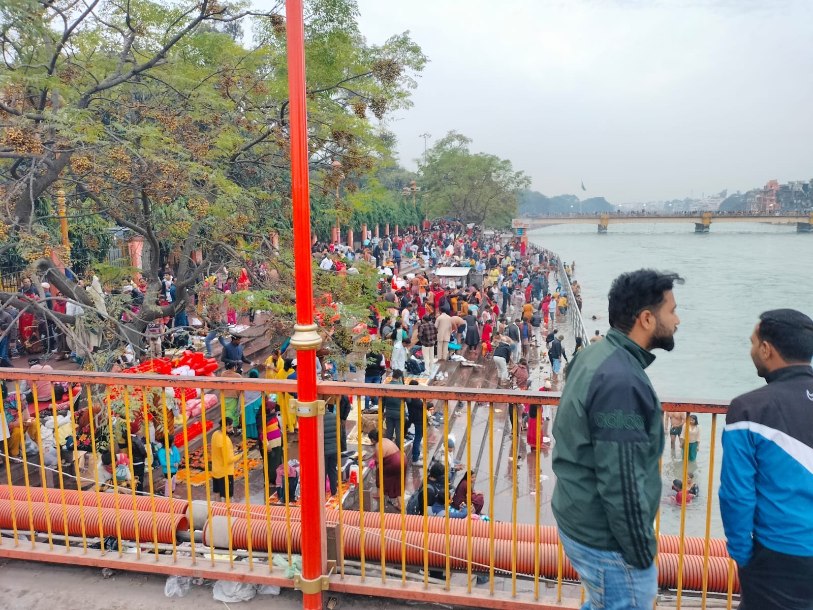 Kartik Purnima Snan today Huge crowd of devotees gathered in Haridwar earned virtue by bathing Ganga