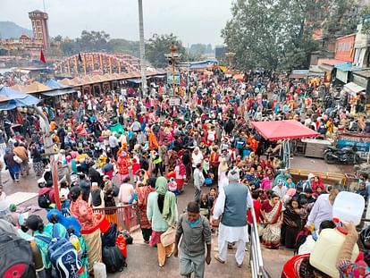 Kartik Purnima Snan today Huge crowd of devotees gathered in Haridwar earned virtue by bathing Ganga