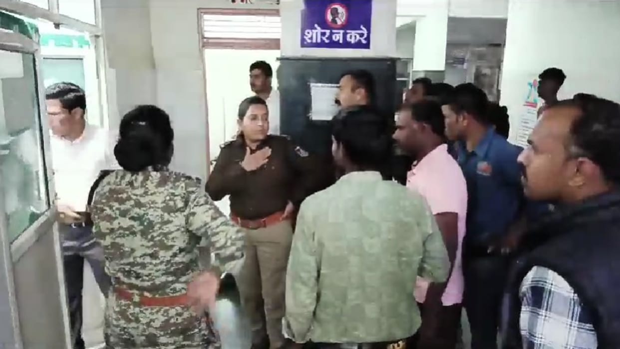 Khargone: Uproar over death of mother and daughter after their car fell into canal; husband accused of murder
