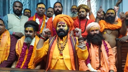 Mahant Raju Das gave controversial statement on Asaduddin Owaisi in Bareilly