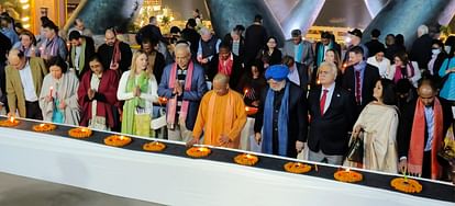 Dev Diwali: 22 लाख दीयों से जगमगाए घाट, धरती पर उतर आया स्वर्ग, तस्वीरों में देखें काशी की भव्य देव दिवाली See Kashi s Dev Diwali in pictures ghats illuminated with 22 lakh lamps