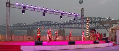 Dev Diwali Live celebration of Dev Diwali in Varanasi, CM Yogi Adityanath arrived, started by lighting lamps