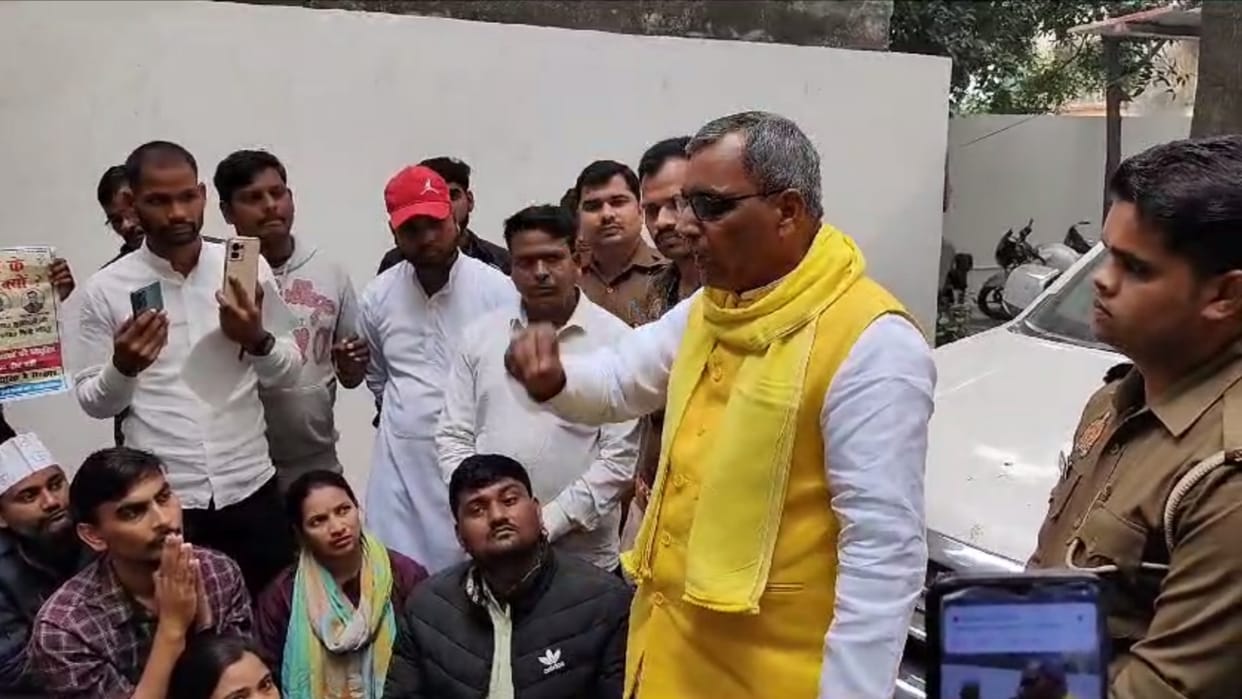 Teachers applicants protest in front of Om Praksah Rajbhar's home in Lucknow.