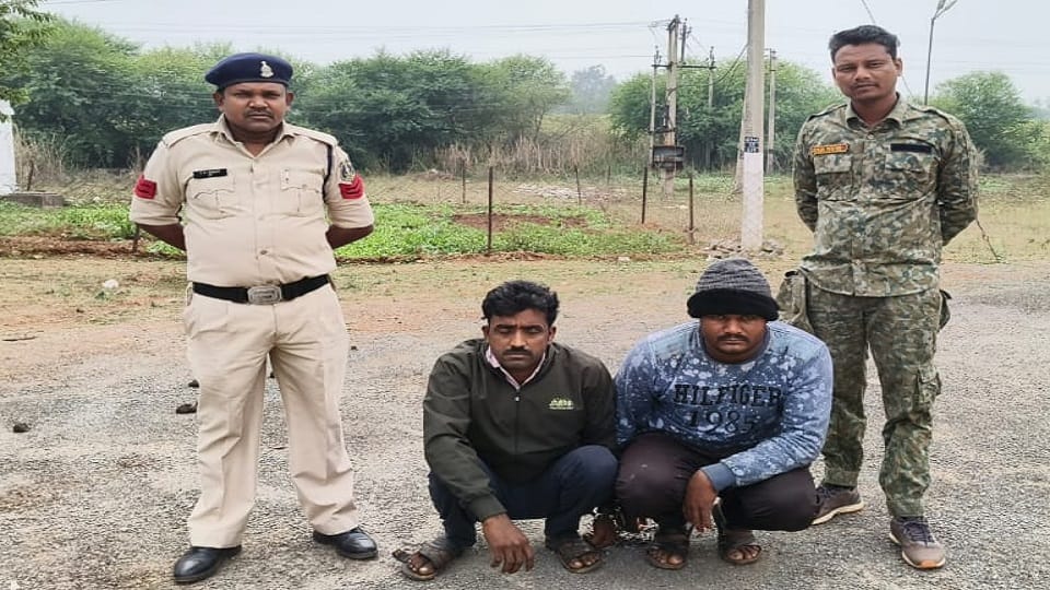 Interstate diesel thief arrested used to steal diesel from truck by coming in Bolero in Kabirdham