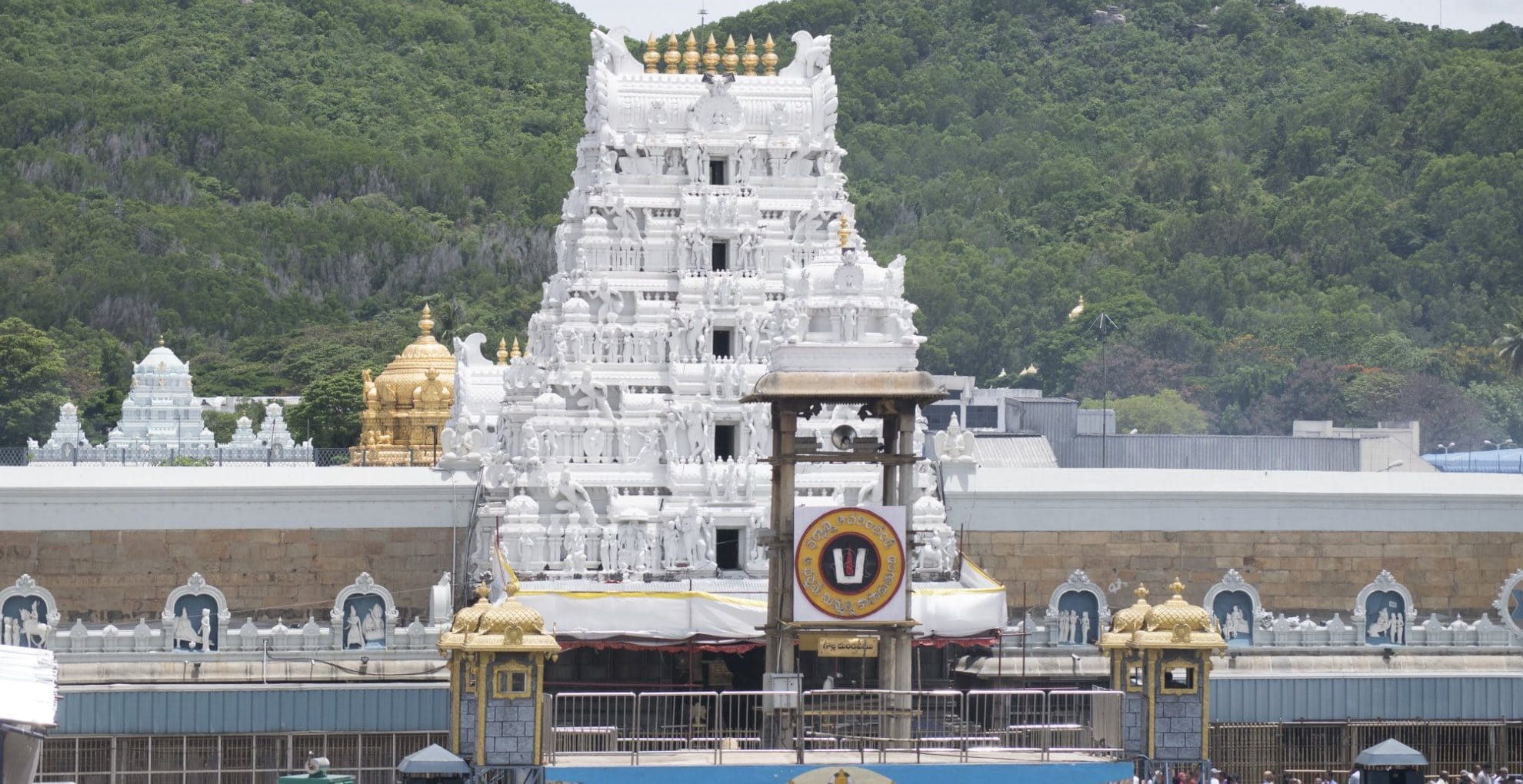 pm modi prayed at sri venkateswara swamy temple at tirumala share images