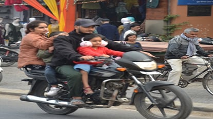 Aligarh News: सुबह बौछार, शाम को चंद मिनटों की बारिश से मौसम हुआ ठंडा, प्रदूषण स्तर में आएगी कमी weather became cool due to a few minutes of rain