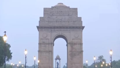 Weather Update: बूंदाबांदी से भी राहत नहीं, गंभीर श्रेणी में रहा दिल्ली का AQI; बादल छाए रहने से बढ़ेगी ठंड No relief from pollution even due to drizzle in Delhi cold will increase due to clouds