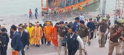 Dev Diwali Live celebration of Dev Diwali in Varanasi, CM Yogi Adityanath arrived, started by lighting lamps