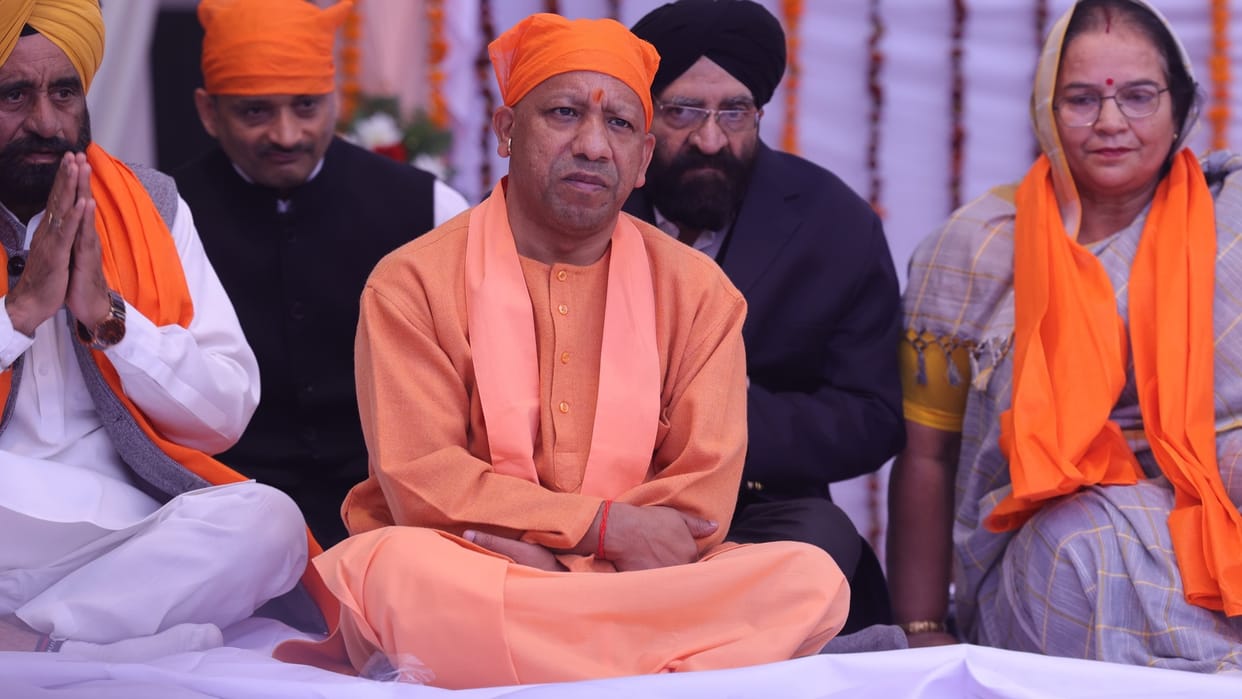 CM Yogi Adityanath in Gurudwara on Prakash parv.