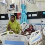 अस्पताल में इलाजरत घायल बच्चे।