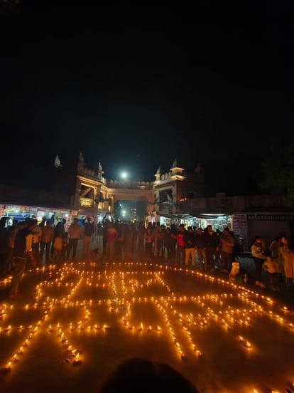 The story of the killing of demon Tripurasura shown through laser show, Dashashwamedh Ghat echoed with shouts