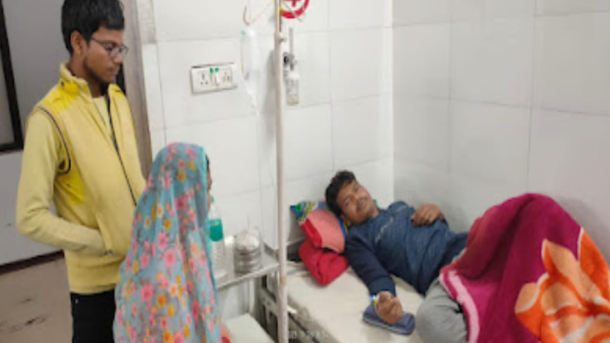 To save his life from a tiger, a young man sat on a tree all night