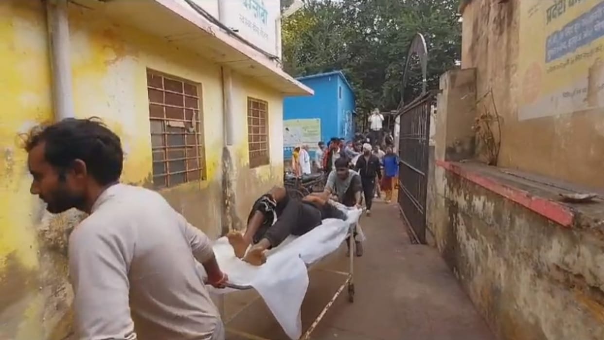 Bharatpur: Villagers angry over throwing garbage in fields; Entered school and beat up teacher and children